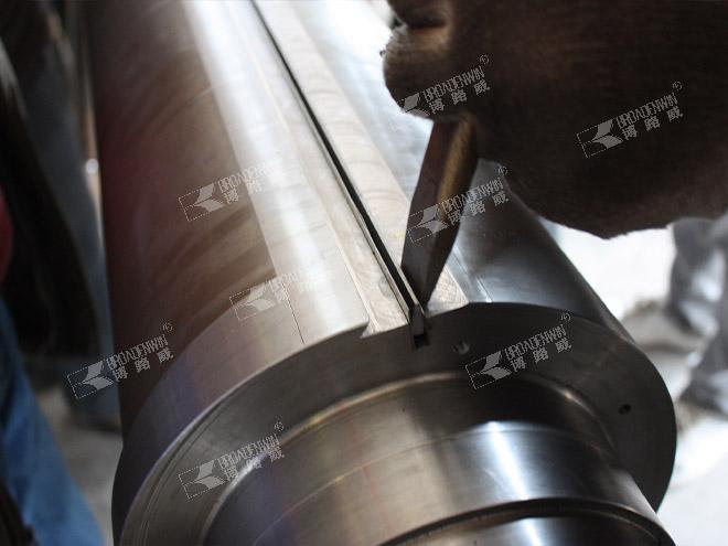 德國軋光機(jī)均勻輥維修現(xiàn)場(chǎng)